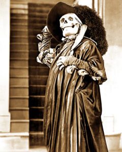 "The Phantom of the Opera" (2) <br>starring Lon Chaney phantom still 3